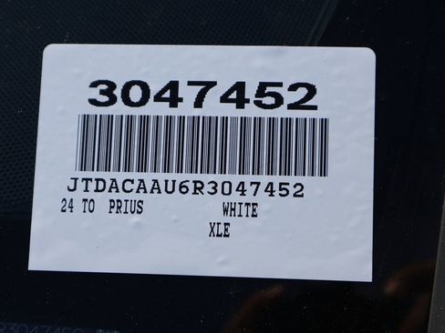 Used 2024 Toyota Prius XLE FWD image 7