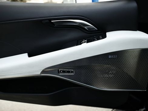 Used 2025 Lotus Emira RWD image 22