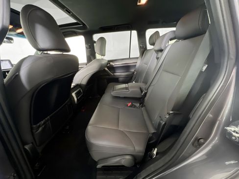 Used 2022 Lexus GX 460 Premium w/ Premium Package AWD/4WD image 25
