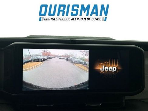 Used 2024 Jeep Wrangler Unlimited image 11