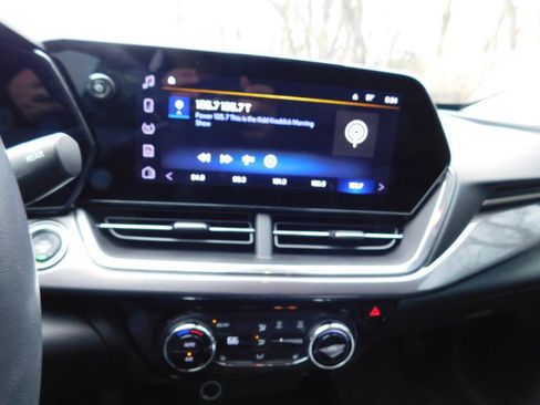 Certified 2025 Chevrolet Trax ACTIV w/ Driver Confidence Package image 9