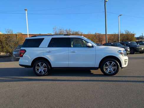 Used 2024 Ford Expedition Limited image 3