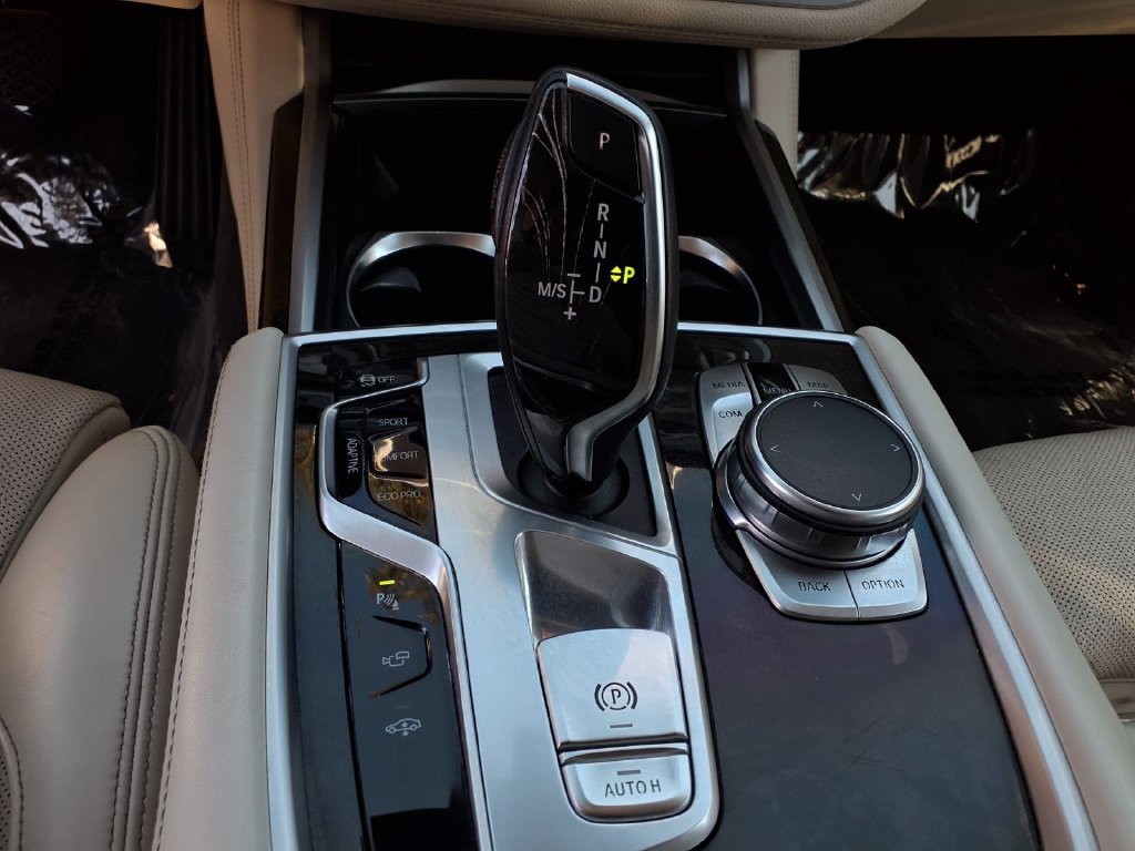Used 2016 BMW 740i RWD image 13