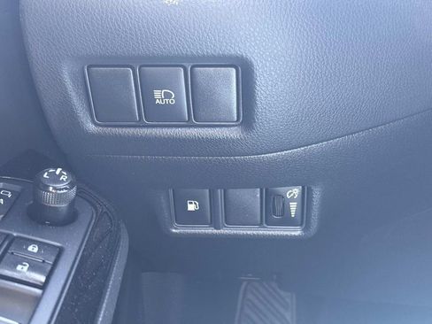 Used 2019 Toyota C-HR XLE FWD image 22