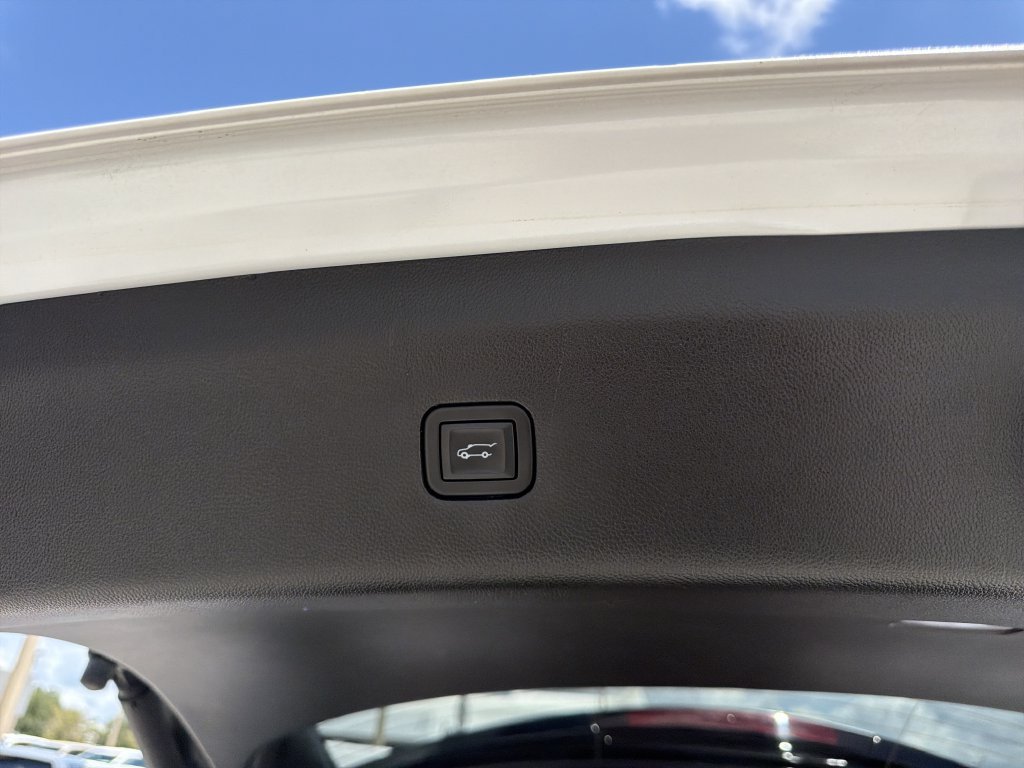 Used 2021 Buick Enclave Avenir w/ Avenir Technology Package AWD/4WD image 12