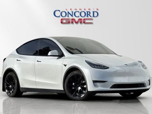 Used 2021 Tesla Model Y Long Range image 1
