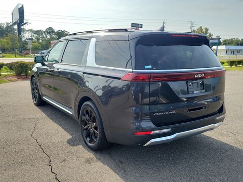 Used 2022 Kia Carnival SX FWD image 4