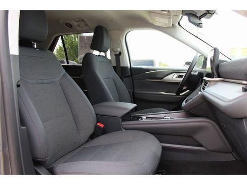 Used 2025 Ford Explorer Active AWD/4WD image 20