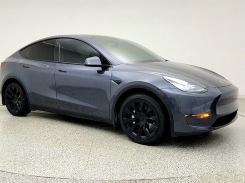 Used 2023 Tesla Model Y Long Range AWD/4WD image 3