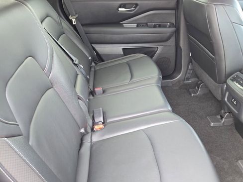 Used 2022 Nissan Pathfinder SL image 10