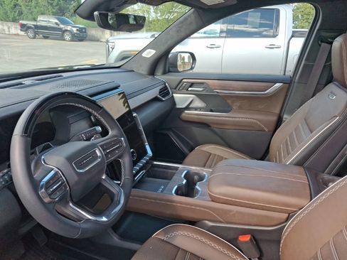 Used 2026 GMC Acadia Denali Ultimate w/ LPO, Floor Liner Package AWD/4WD image 9