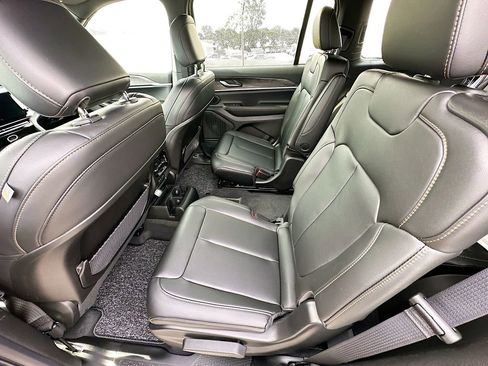 New 2026 Jeep Grand Cherokee L Limited AWD/4WD image 32