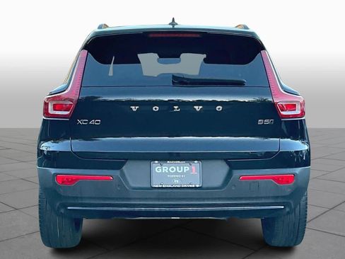 Certified 2023 Volvo XC40 B5 Plus w/ Protection Package Premier image 4