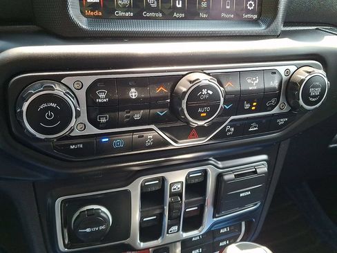 Used 2021 Jeep Wrangler Unlimited Rubicon 4xe w/ Cold Weather Group AWD/4WD image 17