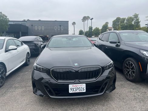 Used 2026 BMW 530i w/ M Sport Package RWD image 2