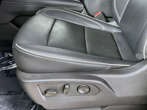 Used 2025 Chevrolet Suburban Premier AWD/4WD image 22