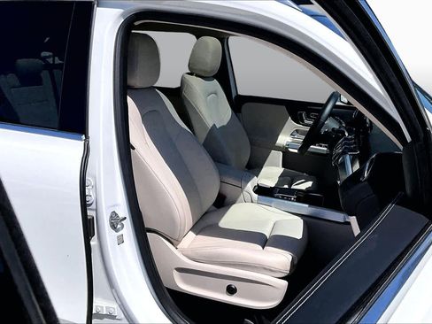 Used 2023 Mercedes-Benz GLB 250 image 9
