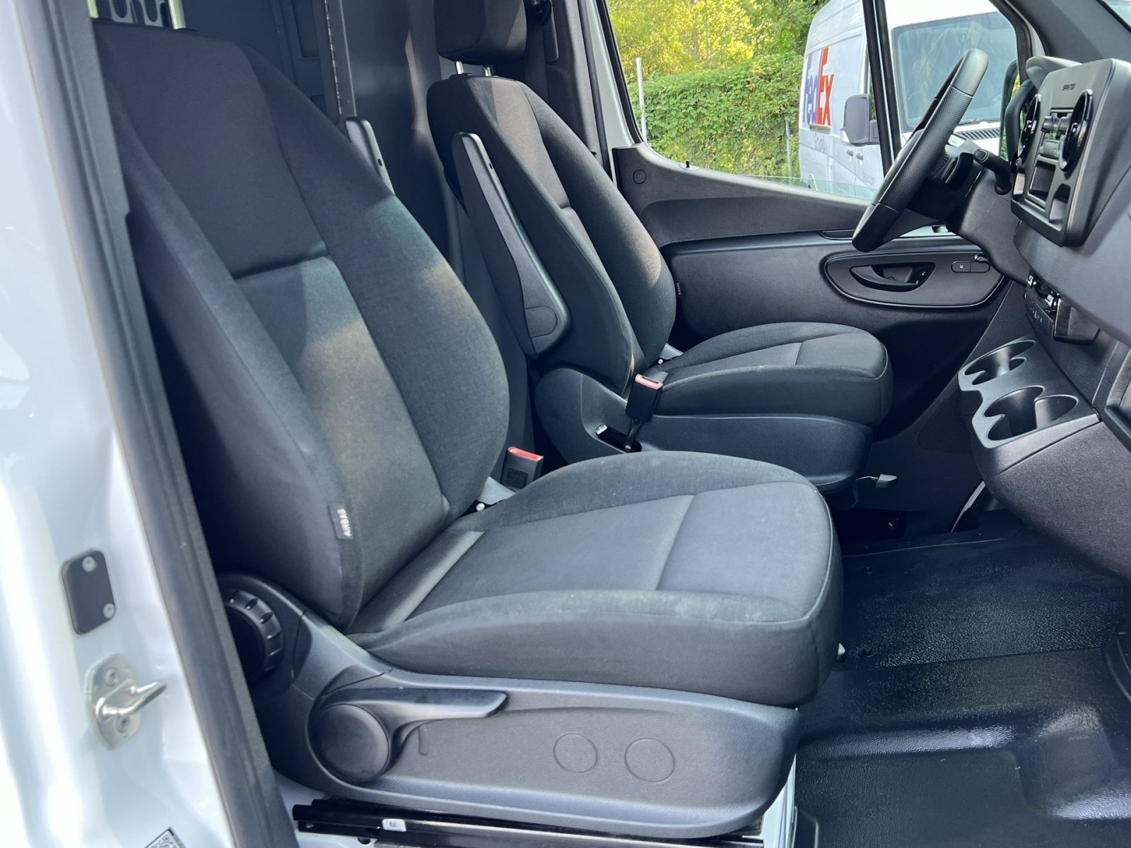 Used 2025 Mercedes-Benz Sprinter 2500 image 33