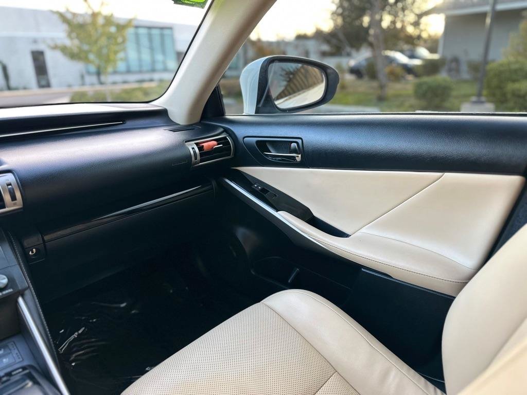 Used 2015 Lexus IS 250 AWD w/ Navigation System Package image 11