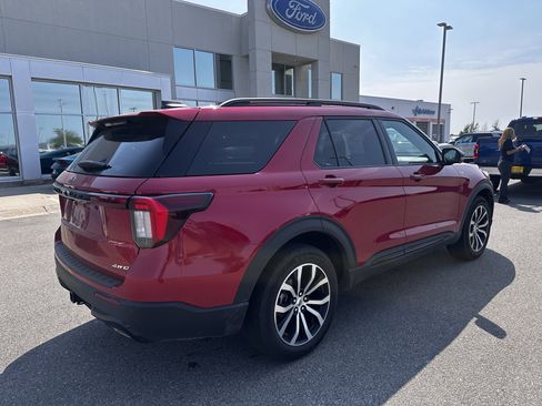 Used 2025 Ford Explorer ST-Line AWD/4WD image 5