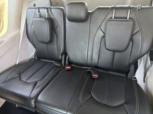 Used 2024 Chrysler Pacifica Touring-L FWD image 22