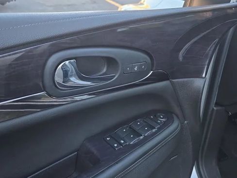 Used 2015 Buick Enclave Leather FWD image 9