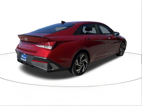 Certified 2025 Hyundai Elantra Sport image 3