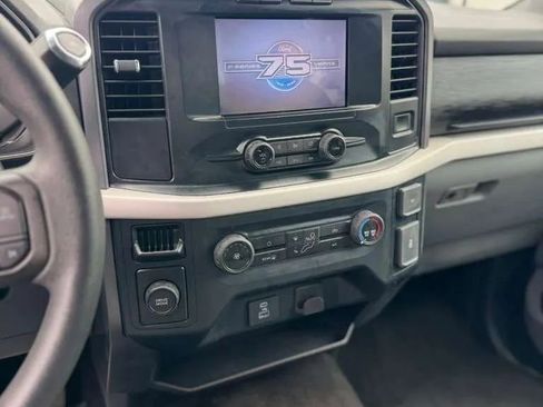 Used 2017 Ford Transit 250 130 Low Roof RWD image 8