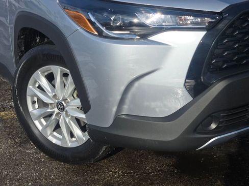 Used 2024 Toyota Corolla Cross LE image 3