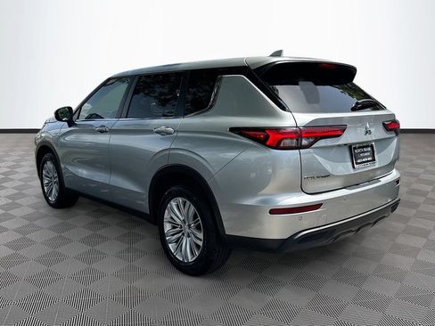 Used 2024 Mitsubishi Outlander ES FWD image 5