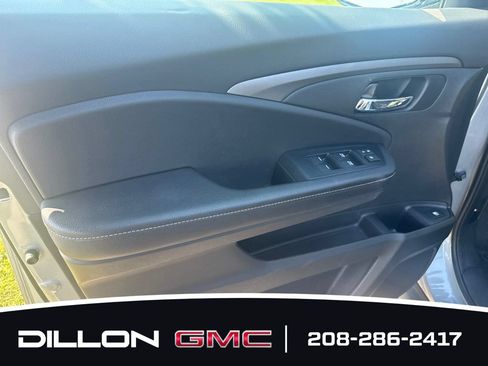 Used 2024 Honda Ridgeline Sport image 11