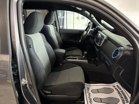 Used 2020 Toyota Tacoma TRD Sport w/ Technology Package image 27