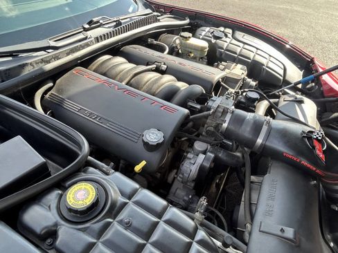 Used 2001 Chevrolet Corvette Coupe w/ Preferred Equipment Group2 image 22