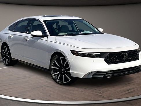 Used 2023 Honda Accord Touring image 10