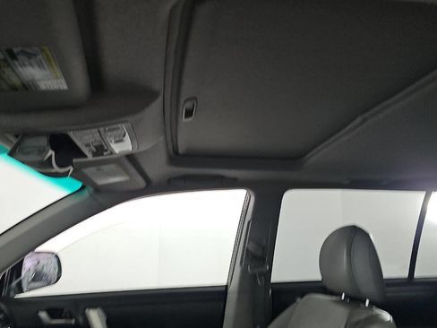 Used 2012 Toyota Highlander SE w/ Tow Pkg image 9