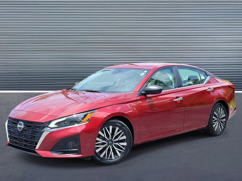 Used 2025 Nissan Altima 2.5 SV FWD image 1