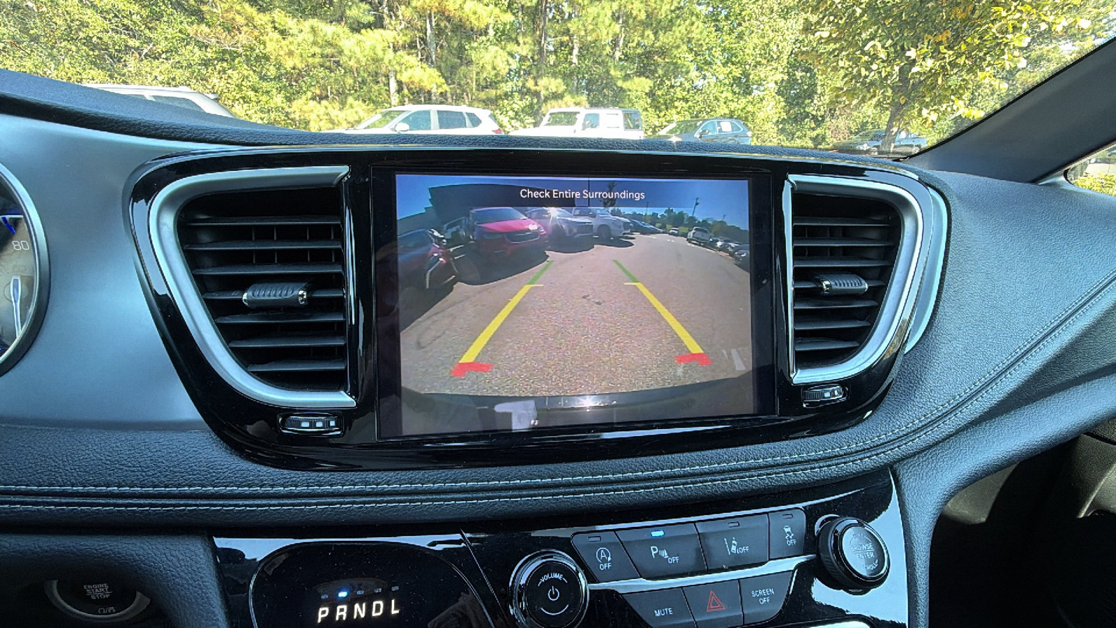 Used 2025 Chrysler Pacifica Limited FWD image 34