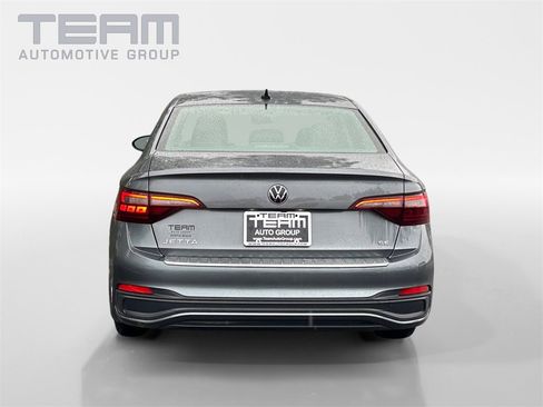 Used 2023 Volkswagen Jetta SE image 6