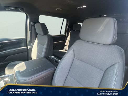 Used 2025 Chevrolet Suburban LS RWD image 16
