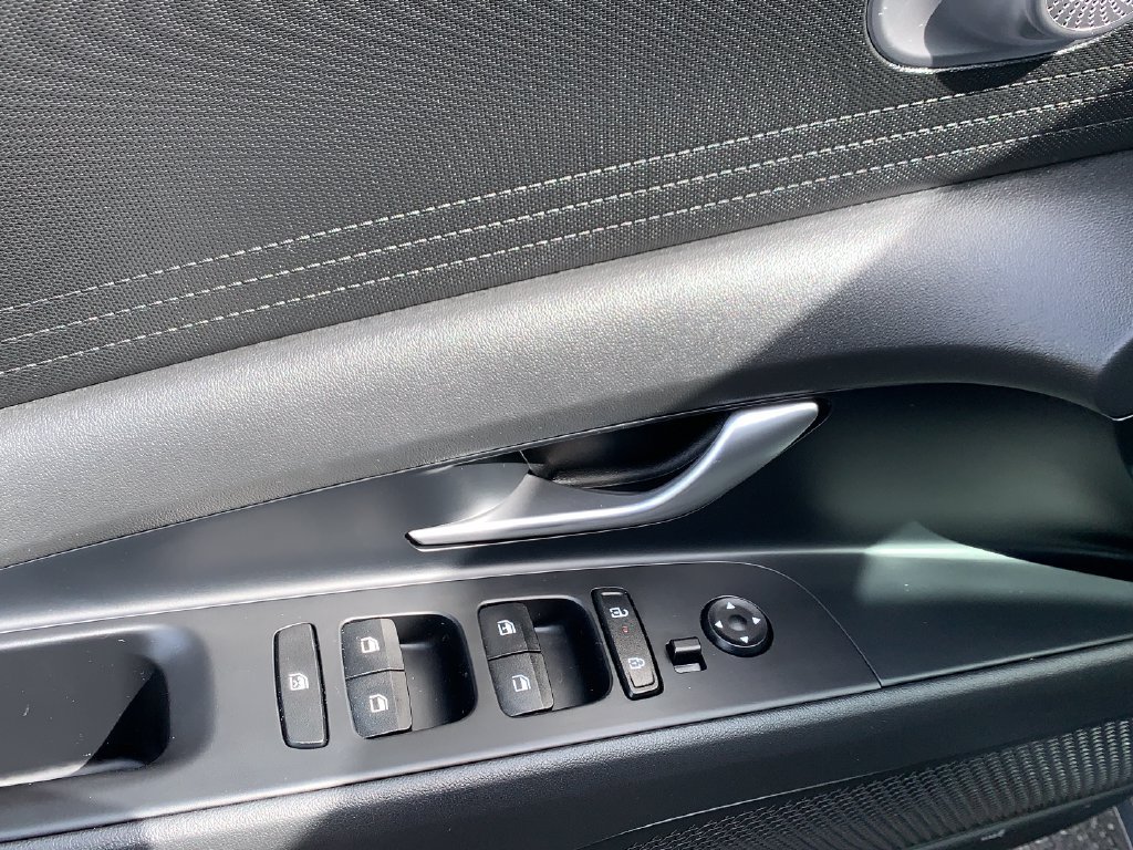 Used 2026 Hyundai Elantra SE FWD image 14
