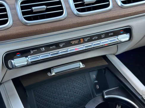 Used 2025 Mercedes-Benz GLE 450 4MATIC Coupe image 30