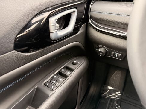 Used 2025 Jeep Compass Latitude w/ Altitude Special Edition image 20