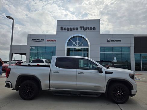 Used 2022 GMC Sierra 1500 Elevation AWD/4WD image 2