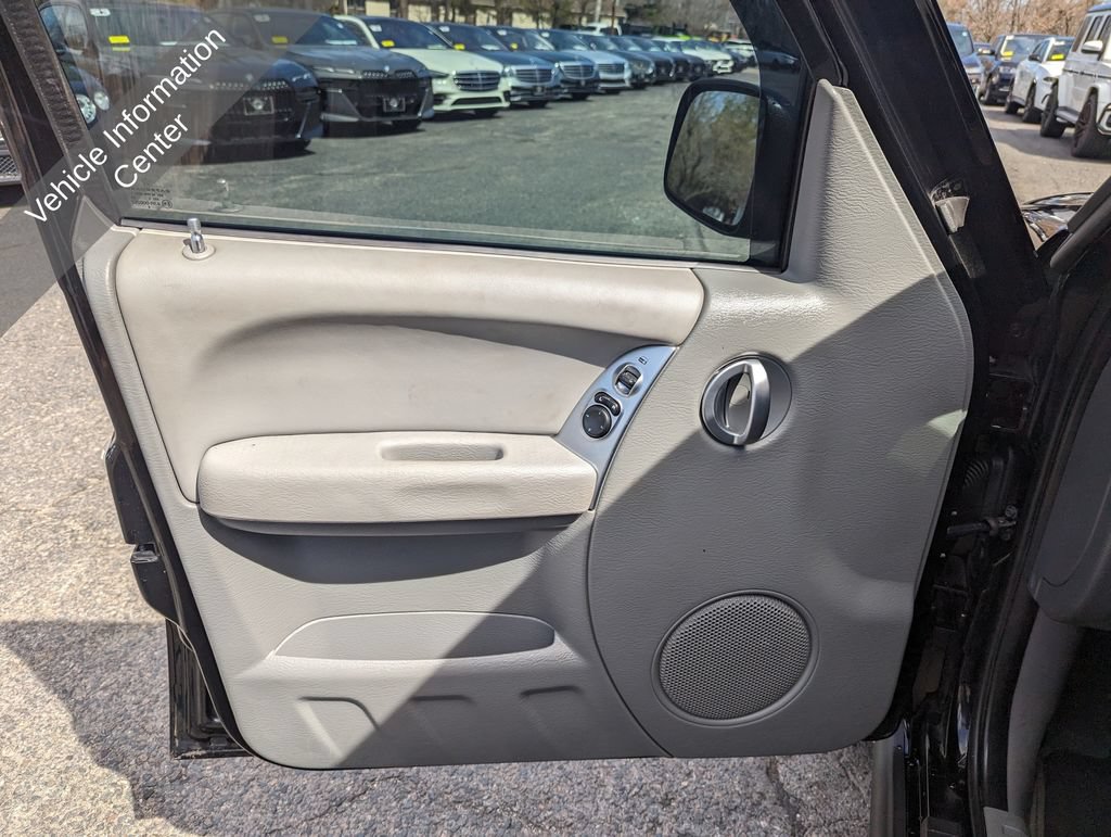 Used 2005 Jeep Liberty Limited AWD/4WD image 13