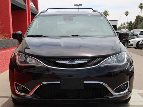 Used 2017 Chrysler Pacifica Touring-L Plus w/ Advanced Safetytec Group FWD image 3