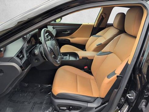 Used 2025 Lexus ES 300h w/ Premium Package FWD image 17