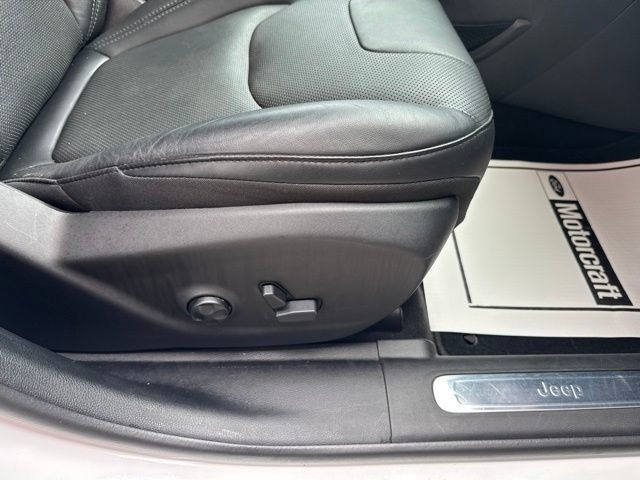 Used 2019 Jeep Cherokee Limited AWD/4WD image 10
