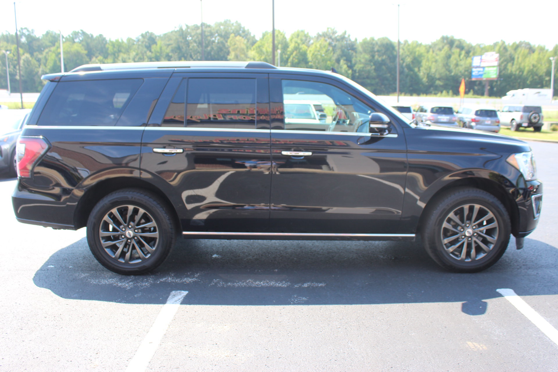 Used 2021 Ford Expedition Limited AWD/4WD image 5