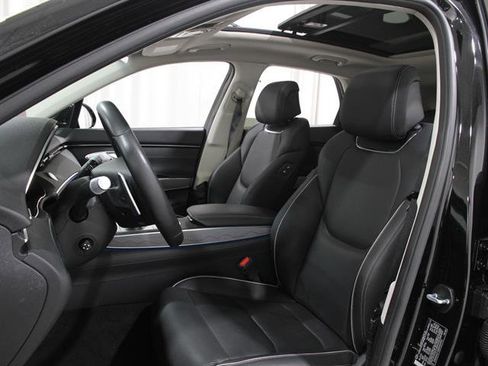 Certified 2024 Genesis GV70 2.5T w/ Advanced Package image 5