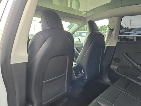 Used 2022 Tesla Model Y Performance AWD/4WD image 16